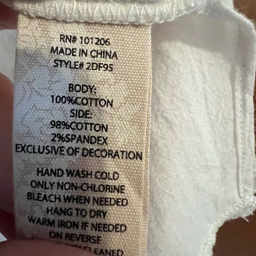 Soft Surroundings EUC Cream Lace Accent Top Medium - Picture 9 of 9